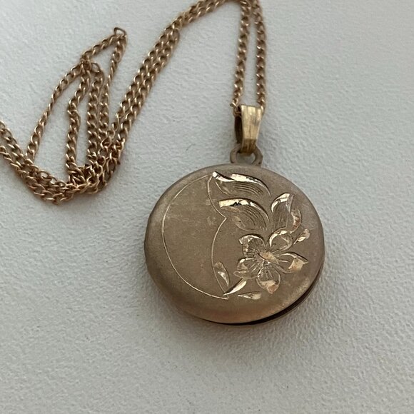 Vintage 1/20 - 12 k Gold Fill Floral Locket Necklace & 18” Chain. - Picture 3 of 8